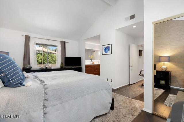 202 Estrellita Lane, Oak Park CA: https://media.crmls.org/mediaz/75512341-05ca-4296-b36f-b1adf34c7779.jpg