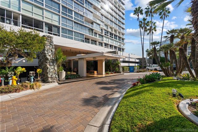 1710 Avenida Del Mundo, Coronado CA: https://media.crmls.org/mediaz/7551db6c-fa7e-4d51-a26a-6e8f7da06e8d.jpg