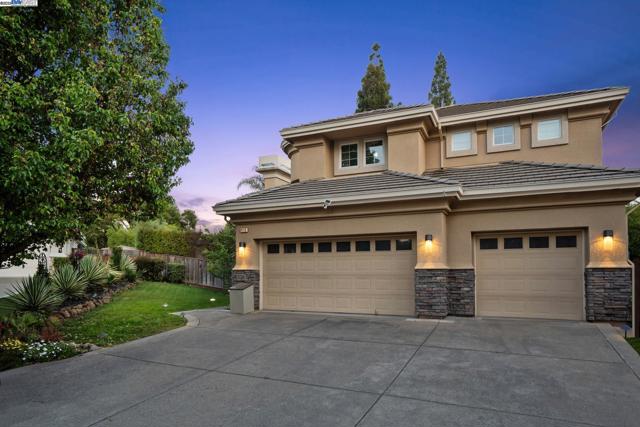 418 Golf Ct, Walnut Creek CA: https://media.crmls.org/mediaz/75530fa9-1f54-4e6f-ba16-ca164b5ab2b7.jpg