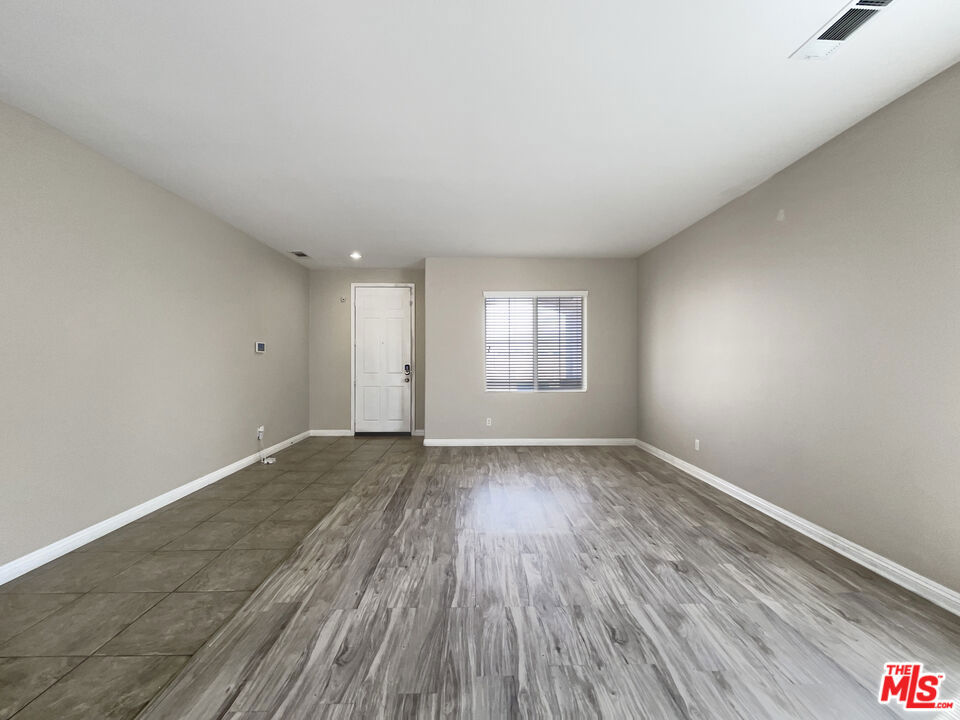 https://media.crmls.org/mediaz/75532352-28f1-4307-985a-49fe63162f20.jpg?preset=X-Large