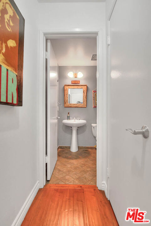 5920 Chula Vista Way, Los Angeles CA: https://media.crmls.org/mediaz/7553dcc7-a25d-4f37-b1ce-4d1961fea807.jpg