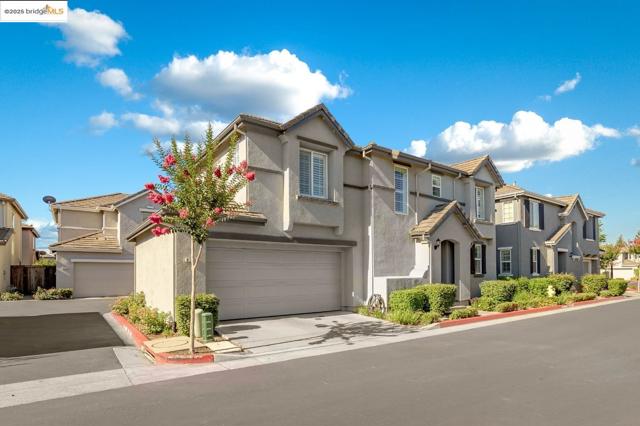 8725 Cortina Cir, Roseville CA: https://media.crmls.org/mediaz/7553ee2a-d593-408c-b7b8-ecab6d58415f.jpg