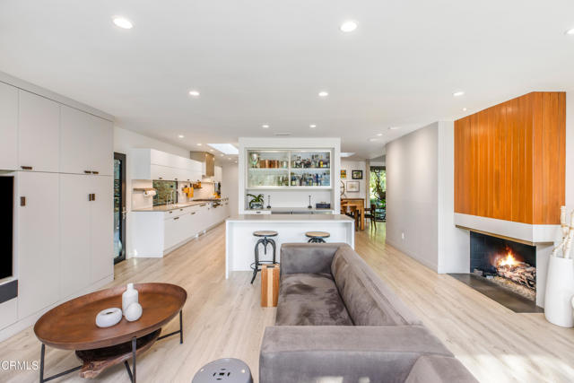 1240 Chateau Road, Pasadena CA: https://media.crmls.org/mediaz/7554f302-13ab-43f4-8fd3-0247cbcab011.jpg