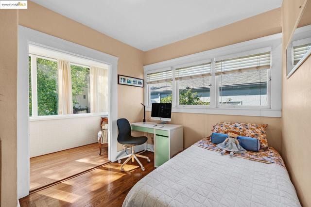 1047 Ranleigh Way, Piedmont CA: https://media.crmls.org/mediaz/7555627b-af1f-4a55-9bc2-31c2757fad55.jpg