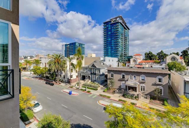 350 Nutmeg St, San Diego CA: https://media.crmls.org/mediaz/75559d64-0ccc-456f-b121-74c5326e4e0e.jpg