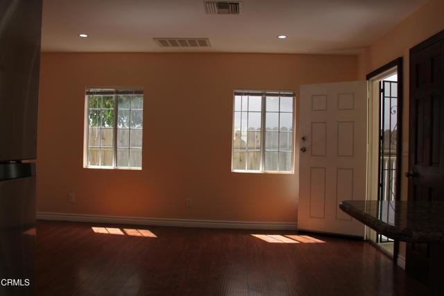 1726 1/2 Chevy Chase E Drive, Glendale CA: https://media.crmls.org/mediaz/7555d45e-1b78-479f-81d8-9dde96d99f02.jpg