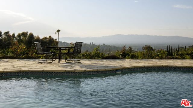 16303 Mandalay Drive, Encino CA: https://media.crmls.org/mediaz/7556a0d5-34ec-4d90-b27f-e3a8c0d024d4.jpg