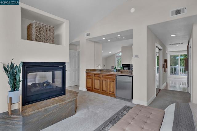 Image 26 of 53 For 367 Mt Washington Way