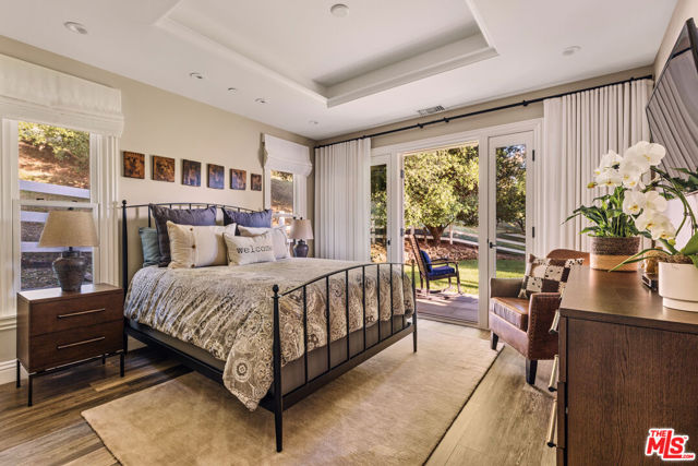 1697 W Potrero Road, Westlake Village CA: https://media.crmls.org/mediaz/75578831-9c6e-4e14-8562-9f6f4a7f18a3.jpg