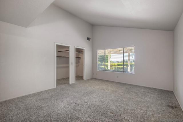 1089 Ridge Heights Dr, Fallbrook CA: https://media.crmls.org/mediaz/75580a27-3412-4e85-af4d-14199e2a04b3.jpg