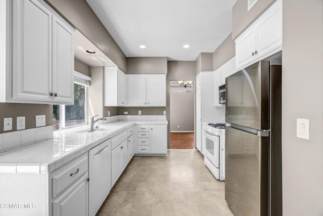 Image 11 of 41 For 4759 Rhapsody Drive