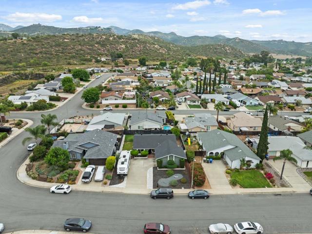 13637 Los Olivos Ave, Poway CA: https://media.crmls.org/mediaz/7558b476-f56b-4877-9fb7-a395a11be144.jpg