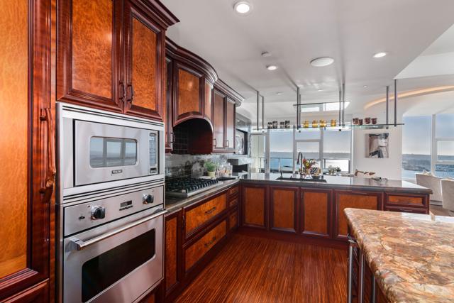 1325 Pacific Highway, San Diego CA: https://media.crmls.org/mediaz/7558bab4-a496-4f94-8455-5686258787b8.jpg