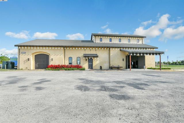 8091 Balfour Rd, Brentwood CA: https://media.crmls.org/mediaz/7558de59-be74-4537-8fae-cf5303909ea2.jpg