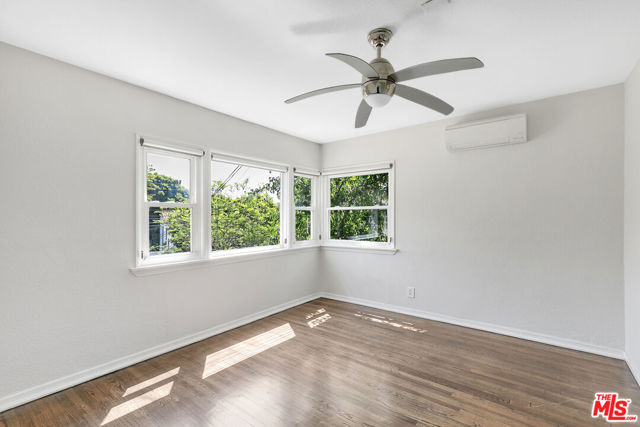 2073 VINE Street, Los Angeles CA: https://media.crmls.org/mediaz/75596295-9a94-43ce-87d4-d5388362cb59.jpg