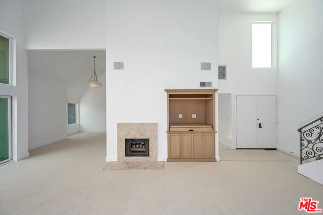 4250 Via Dolce, Marina del Rey CA: https://media.crmls.org/mediaz/7559b5df-128c-4126-a01b-9a3913fe7d95.jpg