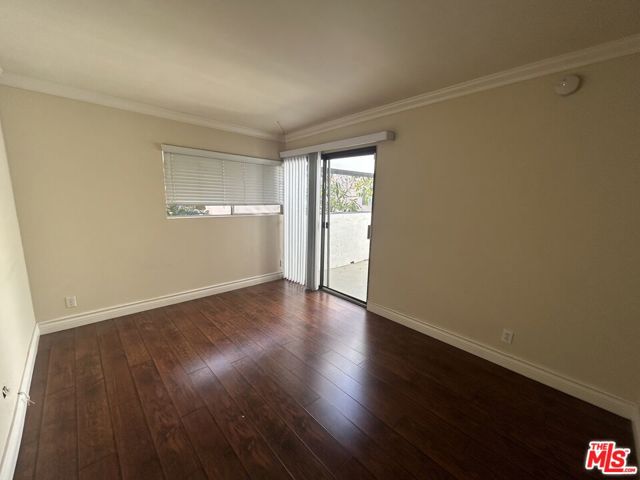 5142 Zelzah Avenue, Encino CA: https://media.crmls.org/mediaz/7559fce6-3e87-4a01-99fd-a74bbd4cdf88.jpg