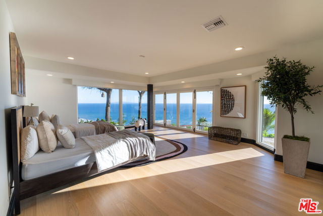 21607 Rambla Vista, Malibu CA: https://media.crmls.org/mediaz/755a2ae7-fbd2-4d95-8a4c-8754262f408f.jpg
