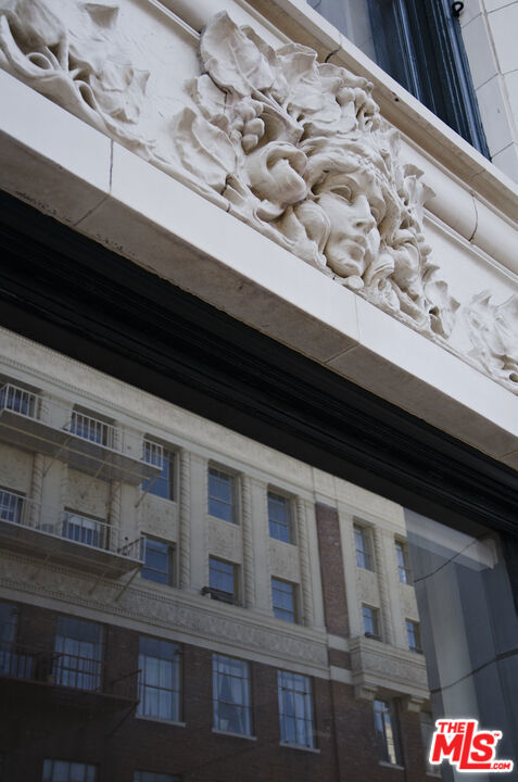 315 W 5th Street, Los Angeles CA: https://media.crmls.org/mediaz/755a4e98-f6d7-4dc5-8ca4-2954087f9648.jpg