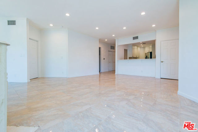 458 N Oakhurst, Beverly Hills CA: https://media.crmls.org/mediaz/755a8019-de00-4edf-ae60-7ffd1ffbbc80.jpg