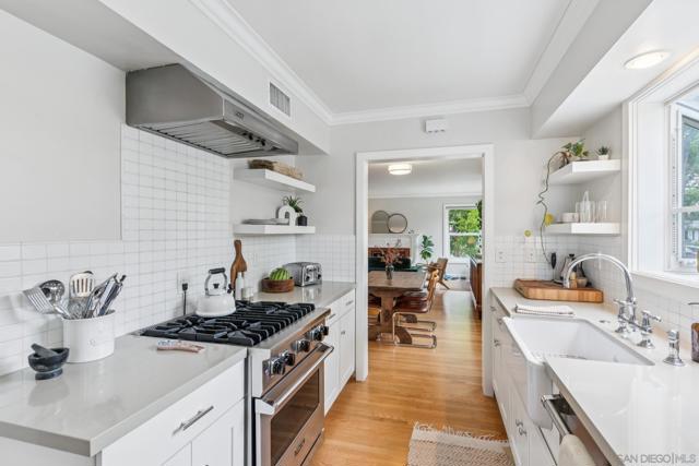 701 Catalina Ave, Santa Ana CA: https://media.crmls.org/mediaz/755a95af-7b51-4660-9c76-feed3f58563e.jpg