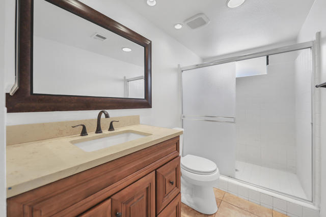 Image 15 of 42 For 40492 Bay Hill Way