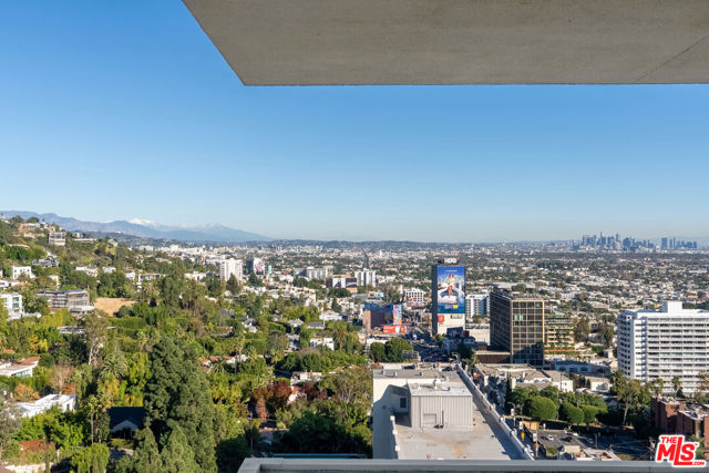 9255 Doheny Road, West Hollywood CA: https://media.crmls.org/mediaz/755af28f-5642-4a05-971d-72669dac64f0.jpg