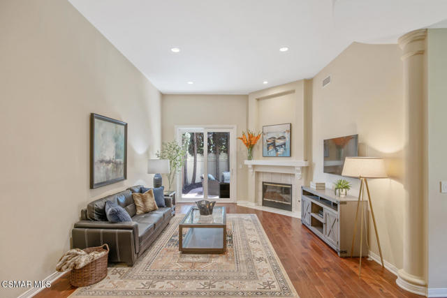 3109 E Hillcrest Drive, Westlake Village CA: https://media.crmls.org/mediaz/755afc6e-5061-4ad8-88f6-f7784d6b8d7e.jpg