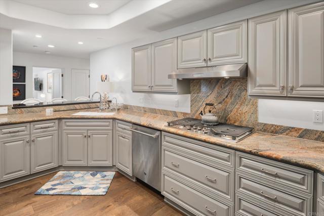 8171 El Paseo Grande, La Jolla CA: https://media.crmls.org/mediaz/755b044e-2fee-4c42-8844-7100d3fd75ce.jpg