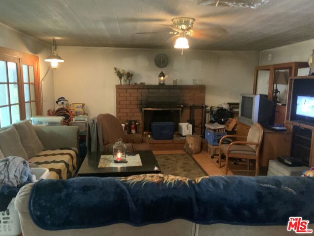 2920 Harriet Road, Frazier Park CA: https://media.crmls.org/mediaz/755b530d-e84f-4dd3-9827-3cb07c6bd014.jpg