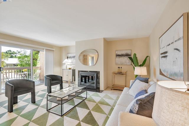 675 Sharon Park Dr, Menlo Park CA: https://media.crmls.org/mediaz/755b700b-d61b-4f59-b09e-40b49908f58f.jpg
