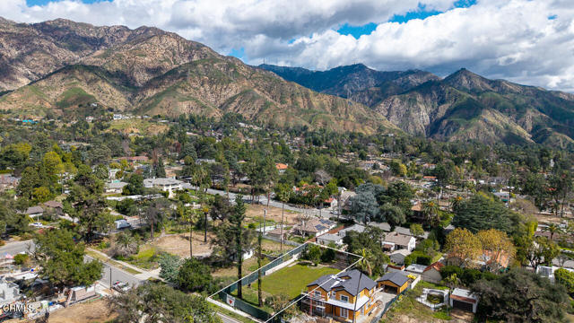 Detail Gallery Image 4 of 20 For 2546 Highland Ave, Altadena,  CA 91001 - – Beds | – Baths