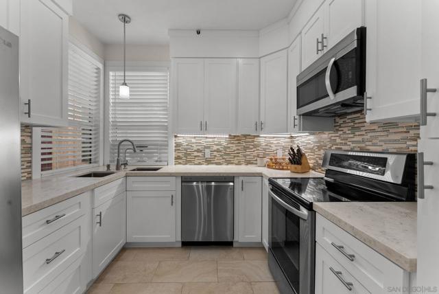 18622 Caminito Cantilena, San Diego CA: https://media.crmls.org/mediaz/755d114d-a646-4f44-b002-45018631e046.jpg