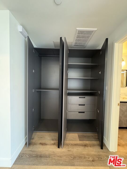 919 S Harvard Boulevard, Los Angeles CA: https://media.crmls.org/mediaz/755e0199-70dd-4163-aa63-35310e004cc3.jpg