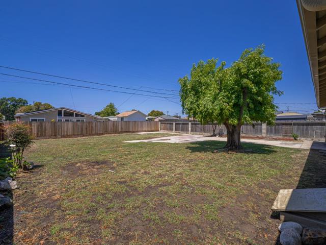 1233 Monroe Street, Salinas CA: https://media.crmls.org/mediaz/755e237a-233e-4db8-a0b3-4db5a9ec052e.jpg