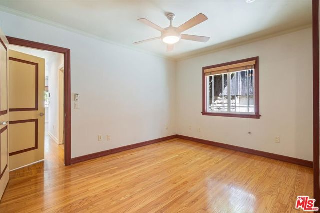 4385 Camellia Avenue, Studio City CA: https://media.crmls.org/mediaz/755e9013-e081-4afb-96b2-bc01adf6b064.jpg