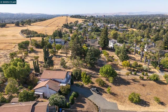 1051 Tilley Cir, Concord CA: https://media.crmls.org/mediaz/755e9273-6555-4e33-a192-ca3df5a0df60.jpg