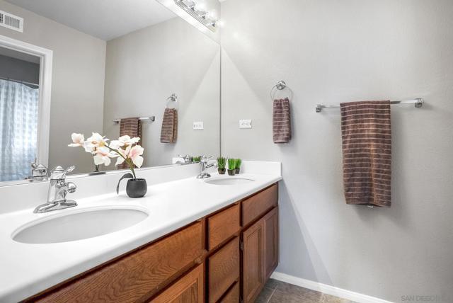 1670 Grasshopper Ln, Chula Vista CA: https://media.crmls.org/mediaz/755f0846-e848-4f8a-9c8f-200a5a7213a0.jpg