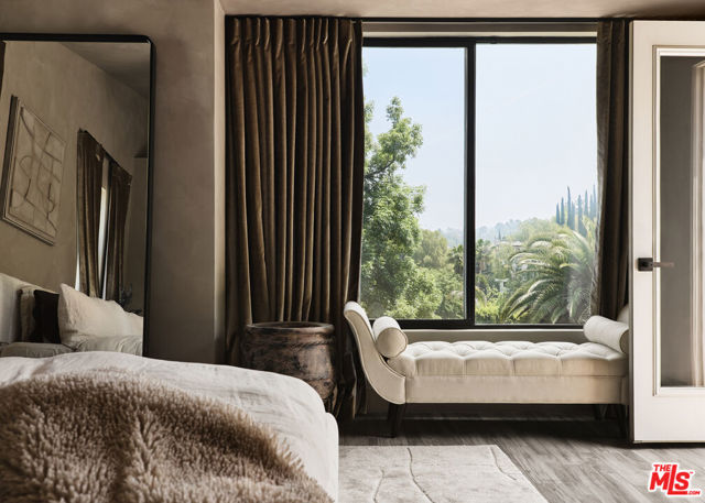 4967 Llano Drive, Woodland Hills CA: https://media.crmls.org/mediaz/755f58a0-2e9b-4418-b113-51f3b64d24f7.jpg