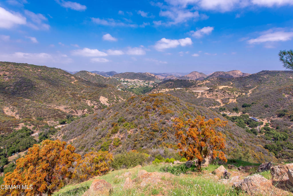 https://media.crmls.org/mediaz/755f6d34-6698-4b61-815b-b8f5f0882f45.jpg?preset=X-Large