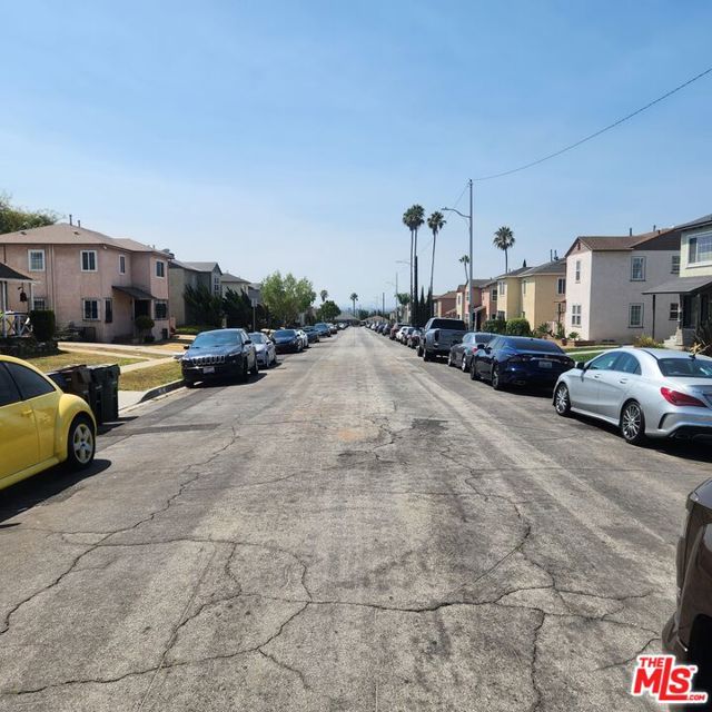 10613 Haas Avenue, Los Angeles CA: https://media.crmls.org/mediaz/755fc582-4253-4f6c-9ffd-e063e77149c9.jpg