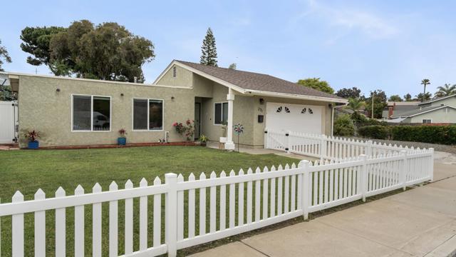 271 E Rienstra Street, Chula Vista CA: https://media.crmls.org/mediaz/75609e54-0fd9-4328-9ba3-3076ea3b7073.jpg