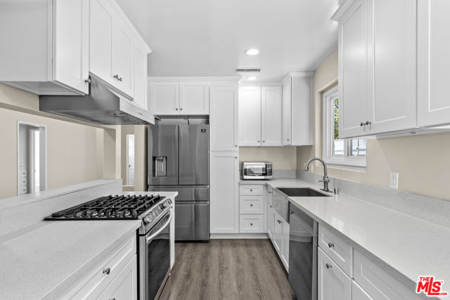 11241 Pearl Street, Los Angeles CA: https://media.crmls.org/mediaz/75609f2a-867e-40d0-a28d-1c0183f08013.jpg