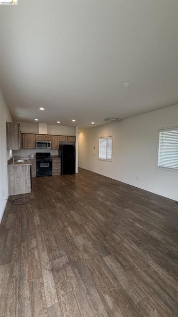 4449 S Carpenter RD, Modesto CA: https://media.crmls.org/mediaz/7560dcbb-c4d8-40f5-abdb-e00567a7584b.jpg