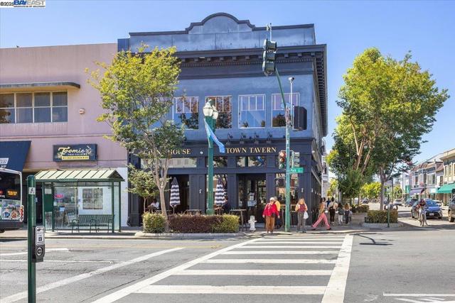 2255 Lincoln Ave., Alameda CA: https://media.crmls.org/mediaz/75610061-3f3e-4774-ae12-99a7ac39cc25.jpg
