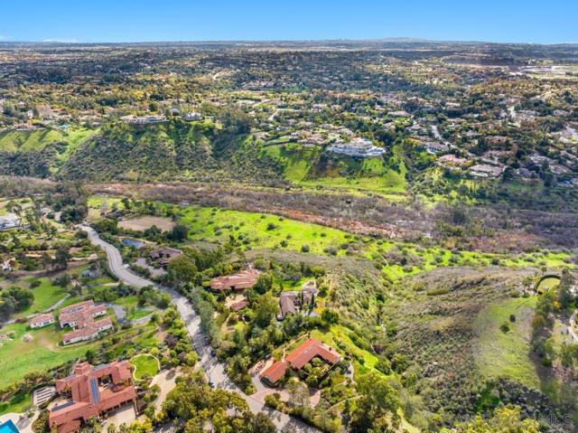 16574 Zumaque, Rancho Santa Fe CA: https://media.crmls.org/mediaz/7561a3a0-c97f-4727-a28c-626a6baf15fd.jpg