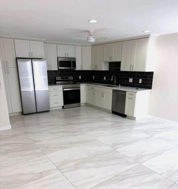 Detail Gallery Image 36 of 43 For 4566 Cove Dr #D,  Carlsbad,  CA 92008 - 2 Beds | 2 Baths