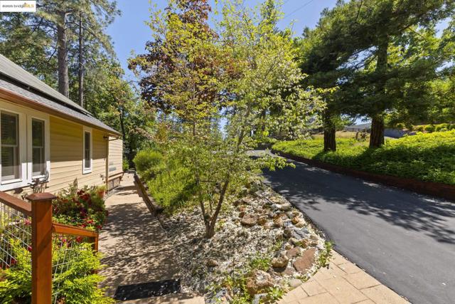 20581 Gerber Rd, Tuolumne CA: https://media.crmls.org/mediaz/75625801-caf3-4fb1-9342-3e825150dd18.jpg