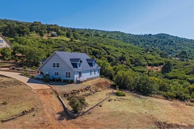 16725 Harrison Park Trail, Julian CA: https://media.crmls.org/mediaz/756274f6-d461-46ef-ba51-8c32d978ffa6.jpg