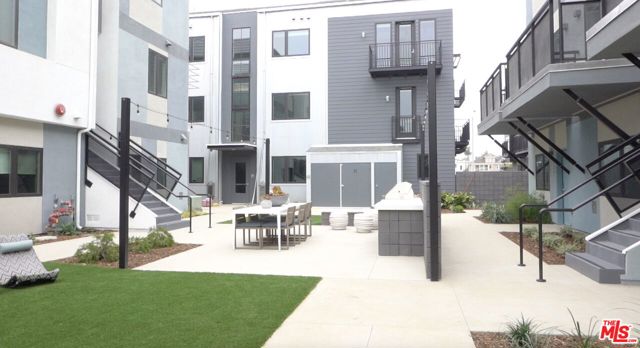 160 S Ventura Avenue, Ventura CA: https://media.crmls.org/mediaz/7562e451-139b-42d8-abb4-ae60ce15c7f1.jpg